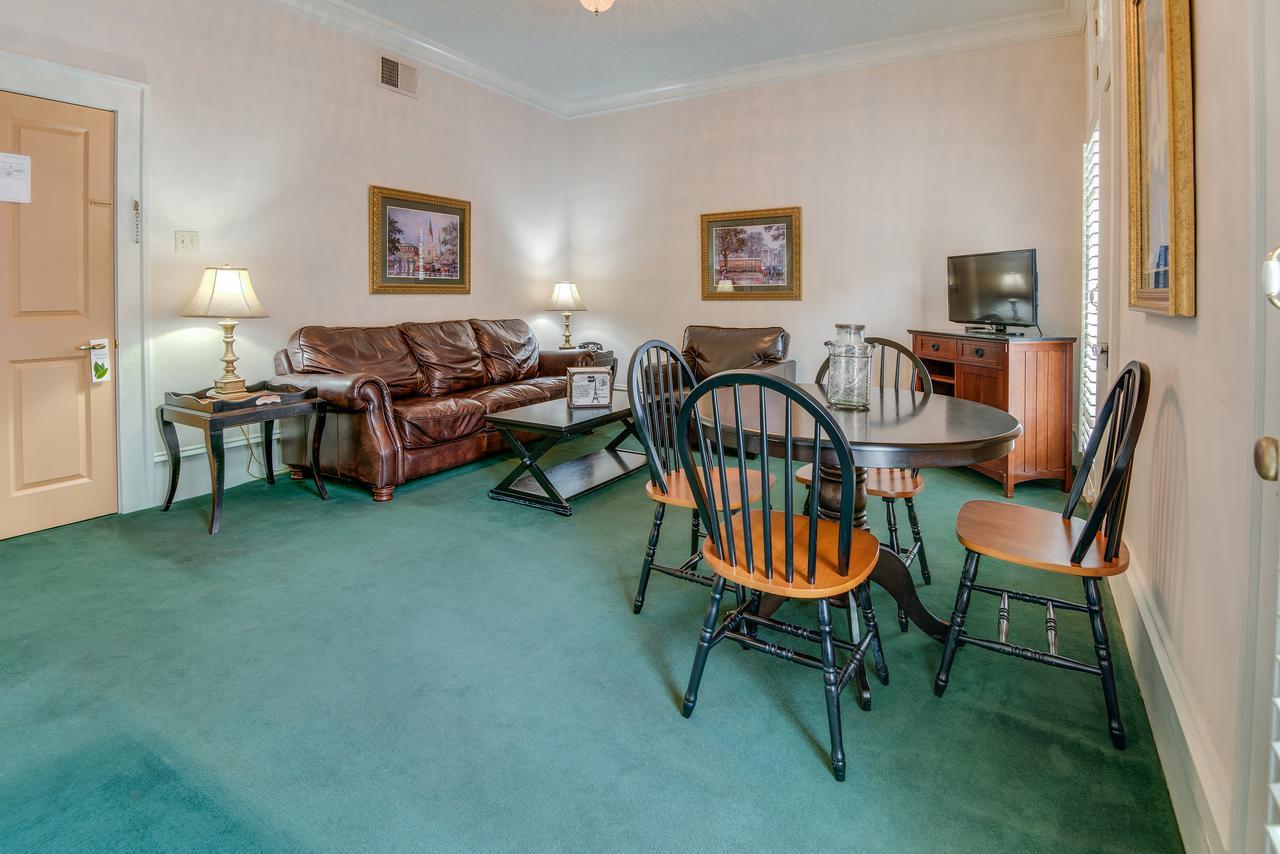 Chateau Orleans ニューオーリンズ エクステリア 写真