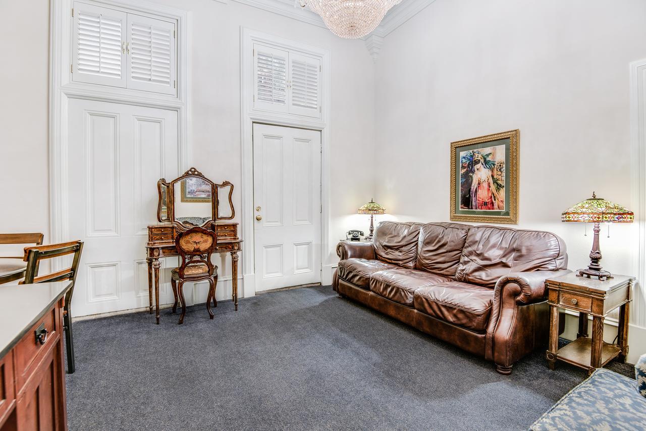 Chateau Orleans ニューオーリンズ エクステリア 写真